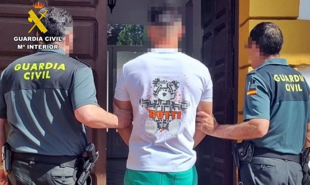 Detenido un hombre que estafó casi 5.000 euros a su vecino de 78 años