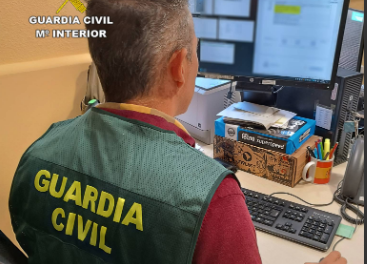 La Guardia Civil tras la pista de los dos hombres que se llevaron más de 100 móviles de una tienda de Coria