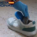 La Policía Nacional detiene a un hombre que intentó meter en la cárcel droga oculta en sus zapatillas
